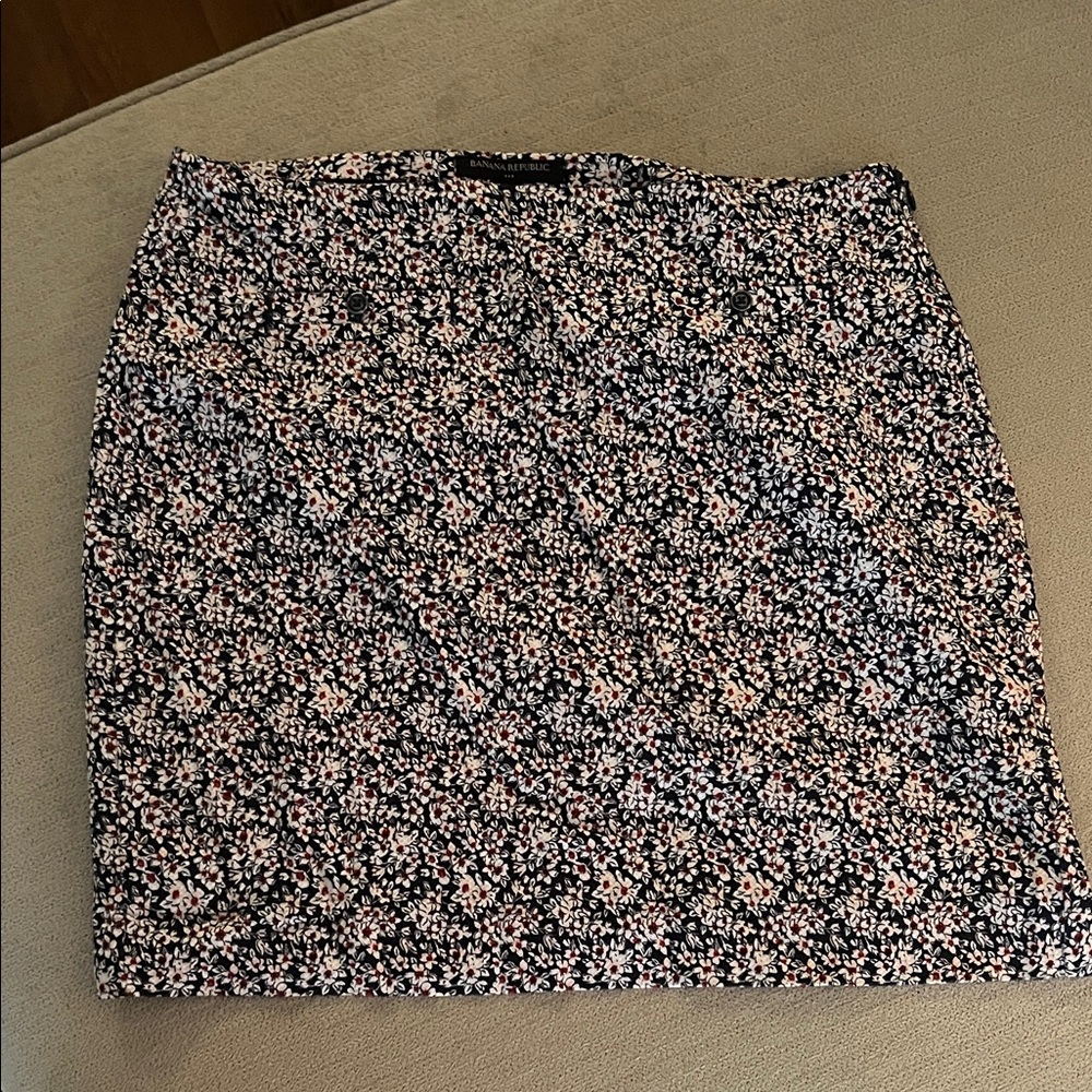 Banana Republic Black and White Floral Pencil Skirt